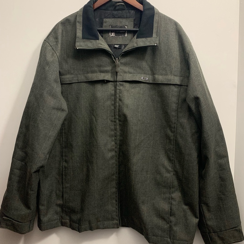 Oakley men’s snowboard jacket euc